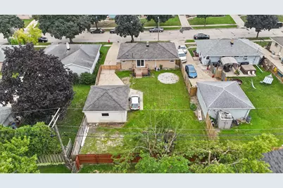 8128 W Sunbury Ct, Milwaukee, WI 53219 - Photo 18