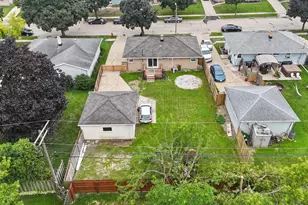 8128 W Sunbury Ct, Milwaukee, WI 53219 - Photo 18
