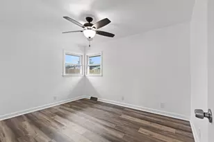 8128 W Sunbury Ct, Milwaukee, WI 53219 - Photo 10