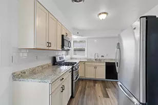 8128 W Sunbury Ct, Milwaukee, WI 53219 - Photo 6