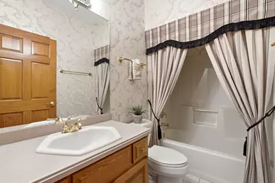 1209 E Sweetbriar Ln, Hartland, WI 53029 - Photo 16