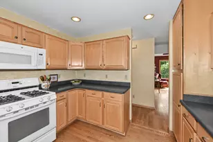 1508 MacKenzie Ln, Oconomowoc, WI 53066 - Photo 12