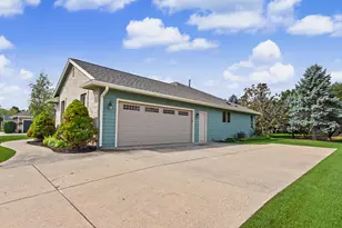 1508 MacKenzie Ln, Oconomowoc, WI 53066 - Photo 46