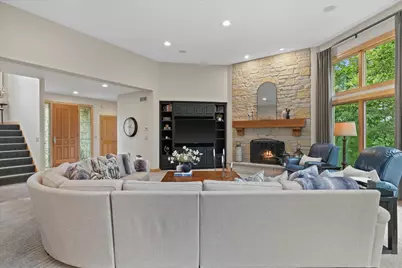 N29W30764  Foxwood Dr, Delafield, WI 53072 - Photo 4
