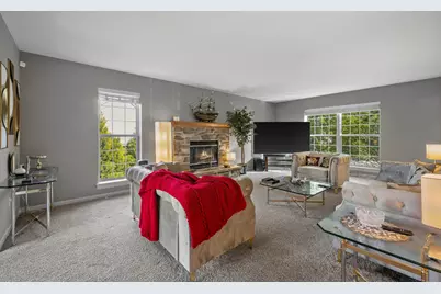 922  River Hill Dr, Waukesha, WI 53189 - Photo 10
