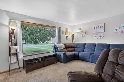2738 S 72nd St, West Allis, WI 53219 - Photo 8