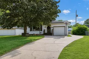 2738 S 72nd St, West Allis, WI 53219 - Photo 4