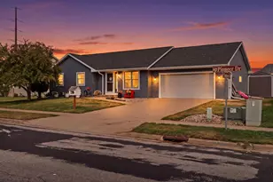 603 Pioneer Dr, Holmen, WI 54636 - Photo 1
