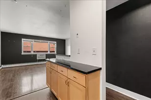 2121 N Cambridge Ave, Milwaukee, WI 53202 - Photo 10