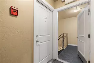 2121 N Cambridge Ave, Milwaukee, WI 53202 - Photo 4