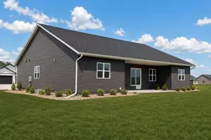 1360 Annapolis Dr, Holmen, WI 54636 - Photo 2