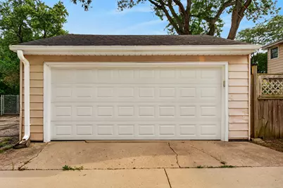 2250 N 103rd St, Wauwatosa, WI 53226 - Photo 38