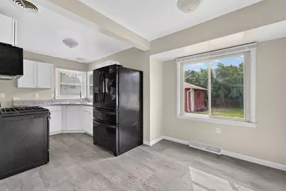 8125 W Clovernook St, Milwaukee, WI 53223 - Photo 4