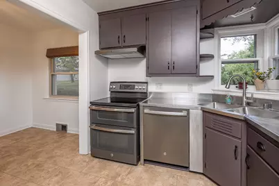 7101 N 107th St, Milwaukee, WI 53224 - Photo 24