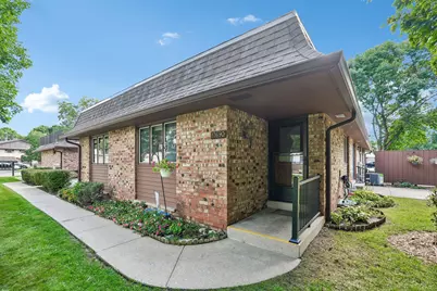 17690  Nassau Dr, Brookfield, WI 53045 - Photo 4