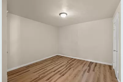 634 E Oak Grove St, Juneau, WI 53039 - Photo 20