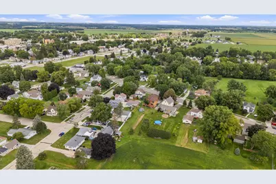 634 E Oak Grove St, Juneau, WI 53039 - Photo 12
