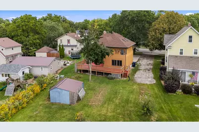 634 E Oak Grove St, Juneau, WI 53039 - Photo 14