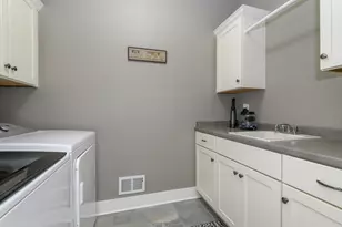 W175N5262 Highridge Dr, Menomonee Falls, WI 53051 - Photo 16