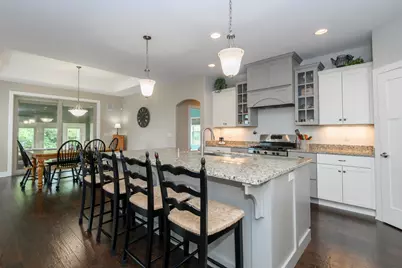 W175N5262  Highridge Dr, Menomonee Falls, WI 53051 - Photo 6