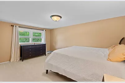6074  Thornapple Ln, Greendale, WI 53129 - Photo 14