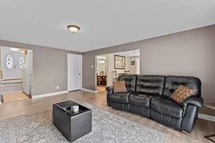 6074 Thornapple Ln, Greendale, WI 53129 - Photo 12