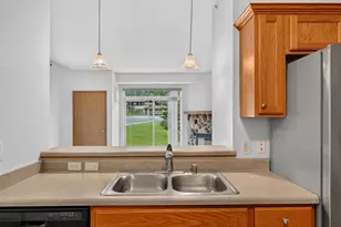 230 Hilldale Dr, Hartford, WI 53027 - Photo 10