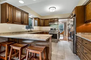 3606 W Chantilly Ct, Mequon, WI 53092 - Photo 4