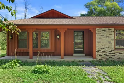 10538  Robinwood Ct, Cedarburg, WI 53012 - Photo 2