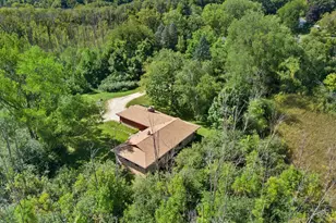 10538 Robinwood Ct, Cedarburg, WI 53012 - Photo 38