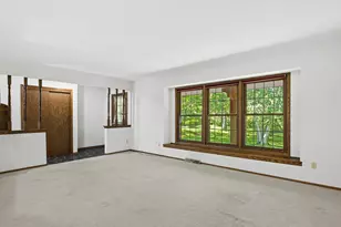 10538 Robinwood Ct, Cedarburg, WI 53012 - Photo 6