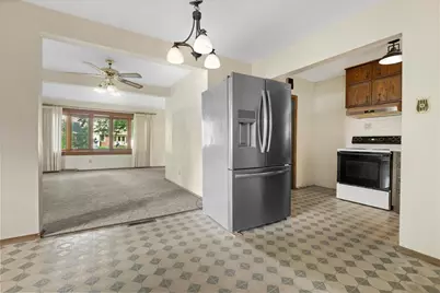 5945 S 20th St, Milwaukee, WI 53221 - Photo 8