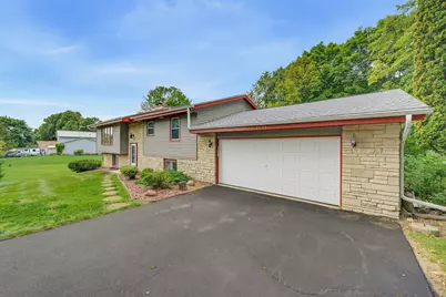3755  Kettle View Dr, Hartford, WI 53086 - Photo 2