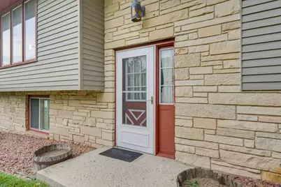 3755  Kettle View Dr, Hartford, WI 53086 - Photo 4