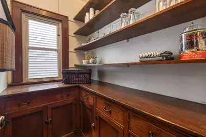 1811 N Astor St, Milwaukee, WI 53202 - Photo 12