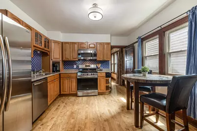 1811 N Astor St, Milwaukee, WI 53202 - Photo 10
