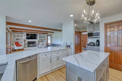 8424 S 68th St, Franklin, WI 53132 - Photo 6