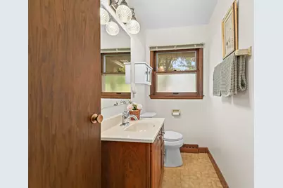 2308 S Green Links Dr, West Allis, WI 53227 - Photo 14