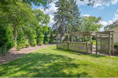 2308 S Green Links Dr, West Allis, WI 53227 - Photo 24
