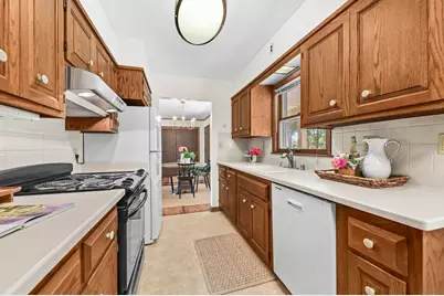 2308 S Green Links Dr, West Allis, WI 53227 - Photo 12