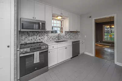 2611 N 84th St, Wauwatosa, WI 53226 - Photo 8