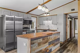 524 Orchard St, Burlington, WI 53105 - Photo 2
