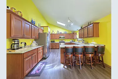 9201 W County Line Rd, Milwaukee, WI 53224 - Photo 6
