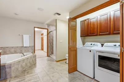 17741 W Jacobs Dr, New Berlin, WI 53146 - Photo 16