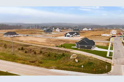 2466  Boulder Dr, Slinger, WI 53086 - Photo 10