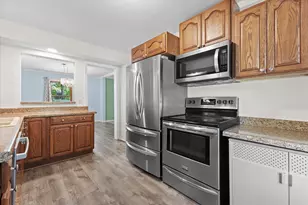 W236N6530 Hillview Dr, Sussex, WI 53089 - Photo 8