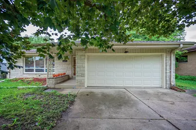 4212 N 95th St, Wauwatosa, WI 53222 - Photo 2