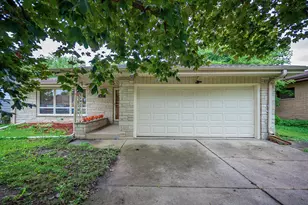 4212 N 95th St, Wauwatosa, WI 53222 - Photo 2