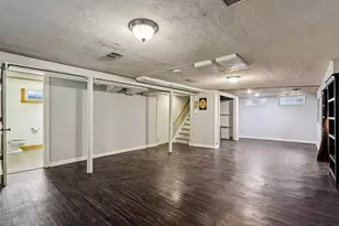 1011 W Silver Spring Dr, Milwaukee, WI 53209 - Photo 20