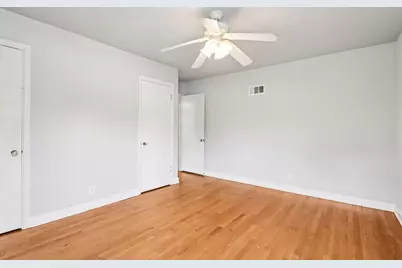 1011 W Silver Spring Dr, Milwaukee, WI 53209 - Photo 18